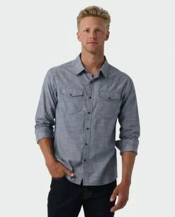 Stio Men's Ashton Chambray Shirt -Stio Online Store M Ashton Chambray Shirt Medium Chambray 1 baf5caaf 9850 4b2b 9d43 529fe723f471
