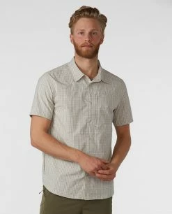 Stio Men's Hagen Trail Shirt -Stio Online Store M Hagen Trail Shirt Pebble Plaid 1