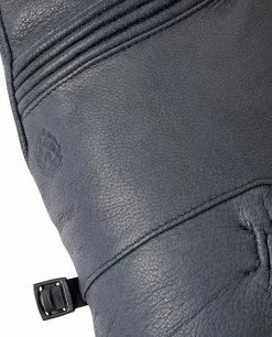 Stio Hardscrabble Insulated Mitt -Stio Online Store Unisex Hardscrabble Insulated Mitt Magnet Detail Cone