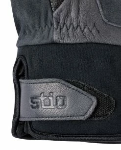 Stio Hardscrabble Insulated Mitt -Stio Online Store Unisex Hardscrabble Insulated Mitt Magnet Detail Cuff