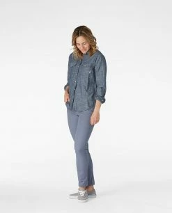 Stio Women's Ashton Chambray Shirt -Stio Online Store W Ashton Chambray Shirt Dark Chambray 3 5854c50d 11d9 489d a7f5 dfc724a89ddd