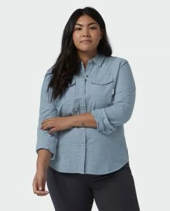 Stio Women's Ashton Chambray Shirt -Stio Online Store W Ashton Chambray Shirt Light Chambray Alt 1