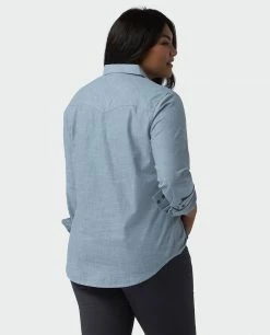 Stio Women's Ashton Chambray Shirt -Stio Online Store W Ashton Chambray Shirt Light Chambray Alt 3
