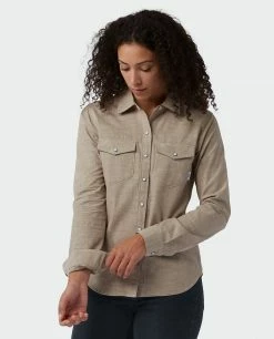 Stio Women's Ashton Chambray Shirt -Stio Online Store W Ashton Chambray Shirt Rodeo Dust Chambray 2