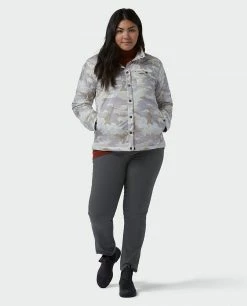 Stio Women's Skycrest Insulated Snap Shirt 47 Stio Women's Skycrest Insulated Snap Shirt -Stio Online Store W Skycrest Snap Shirt Powder Fox Camo Alt 4